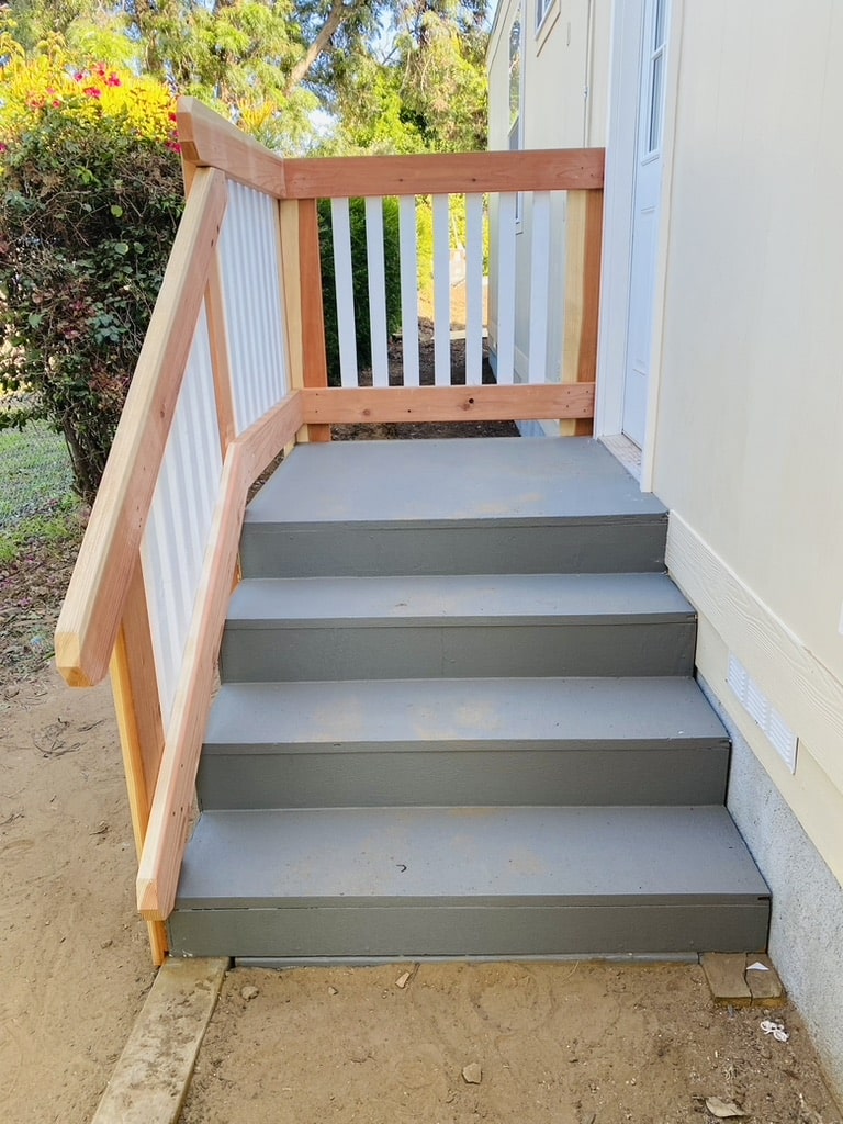 Installed steps and entryway for manufactured home