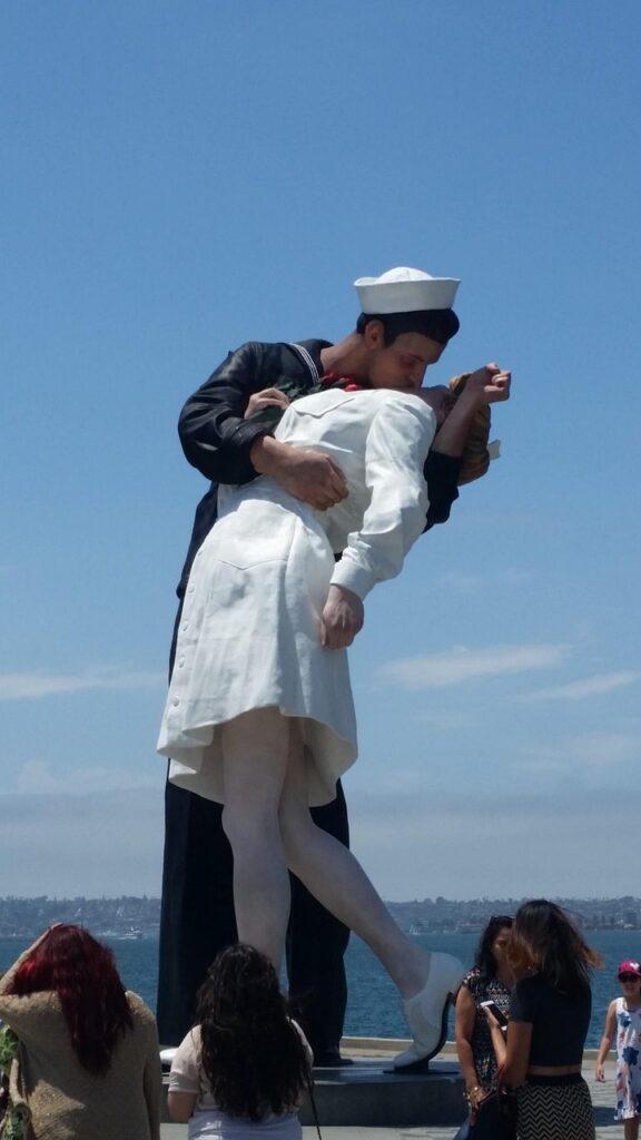 world war ii, kiss, victory, attractions, san diego, sculpture, midway aircraft carrier, san diego, san diego, san diego, san diego, san diego